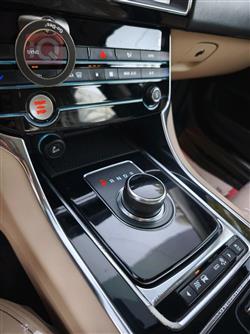 جاكوار XE